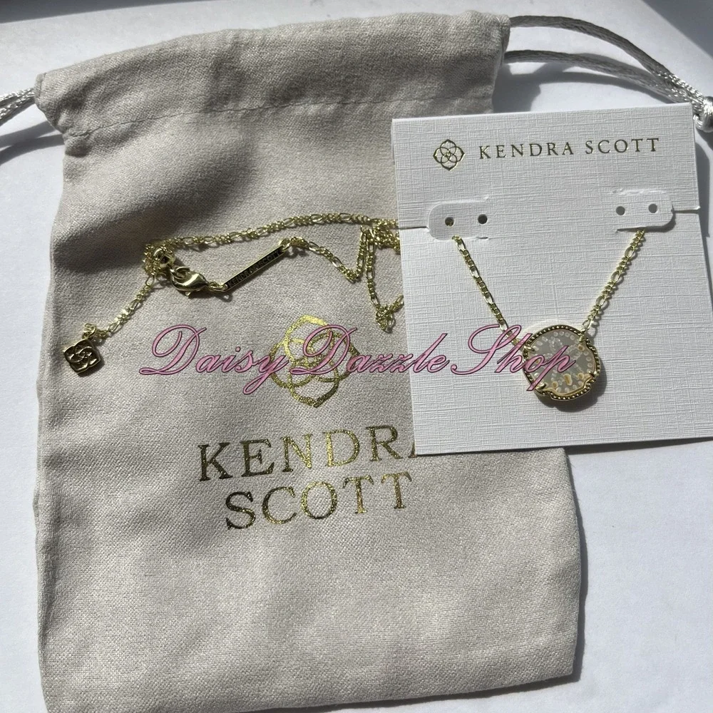 ✨Kendra Scott Sand Dollar Gold Pendant Necklace In Natural Mother of Pearl New✨